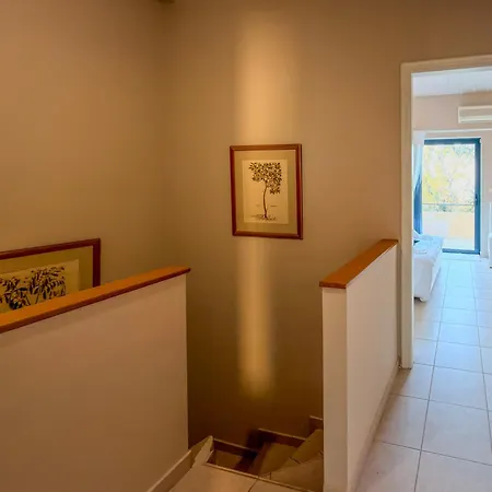 Seliandros Aura Villa Dhiminio